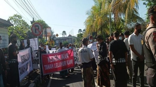 Gugat Proses Eksekusi Lahan, Warga Geruduk PN Tabanan