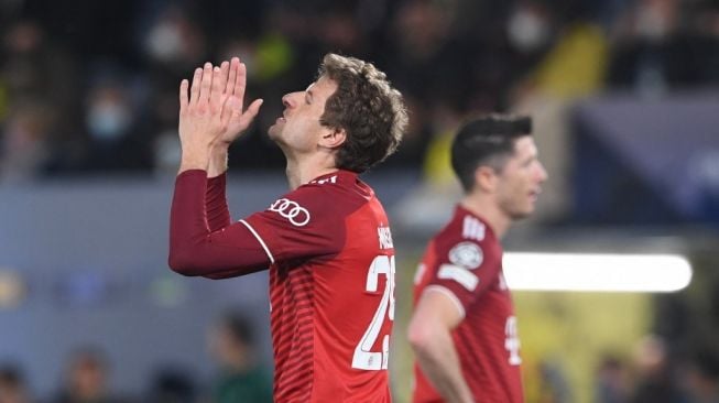 Penyerang Bayern Munich asal Jerman, Thomas Muller bereaksi selama pertandingan leg pertama perempat final Liga Champions antara Villarreal vs Bayern Munich di stadion La Ceramica di Vila-real pada 6 April 2022 waktu setempat.Christof STACHE / AFP.