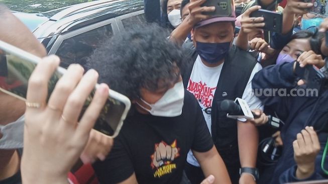 Dikepung Wartawan saat Penuhi Panggilan Kasus Dea OnlyFans, Komika Marshel Widianto Ngomong Kasar