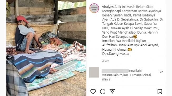 Anak menangis di samping jenazah ayahnya, kini hidup sebatang kara di gubuk reyot. (Instagram/@viralyes)