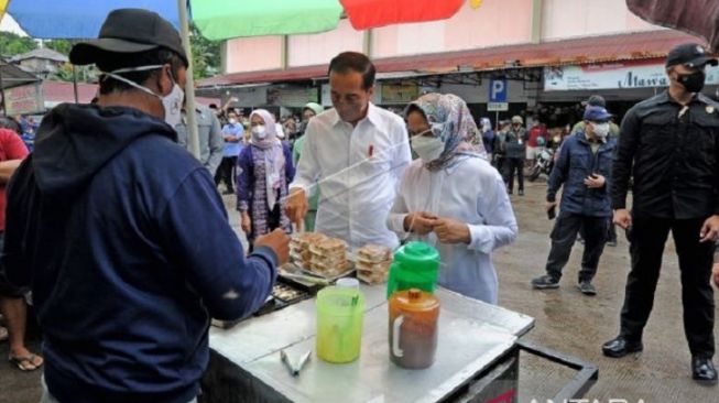Perdana Bagikan BLT Minyak Goreng di Jambi, Begini Harapan Presiden Jokowi