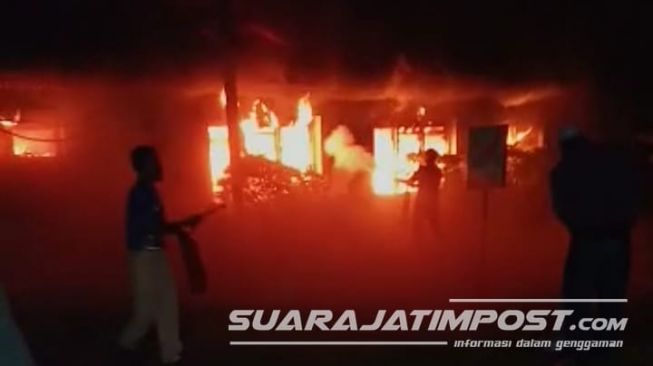 Kebakaran Rumah Sakit Krikilan Banyuwangi, Enam Mobil Damkar Dikerahkan