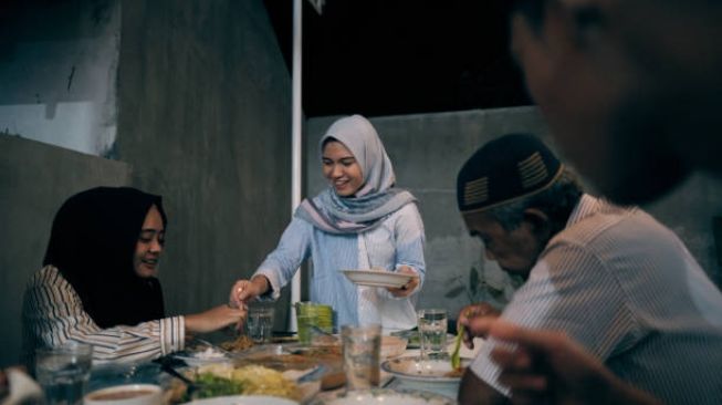 Jadwal Salat dan Jadwal Buka Puasa Kota Tangerang Selatan, Minggu 17 April 2022