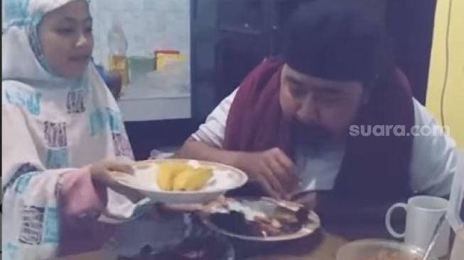 Ikut Saran Wapres Ma'ruf Amin, Anak Ini Ganti Nasi Ayahnya Pakai 2 Pisang, Bapaknya Langsung Bengong