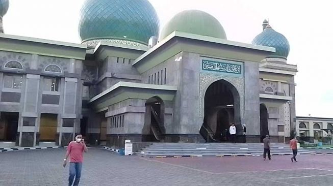 Anggota TNI Masuk Islam Ikuti Jejak sang Ibu, Masjid Agung Annur Pekanbaru Jadi Saksi