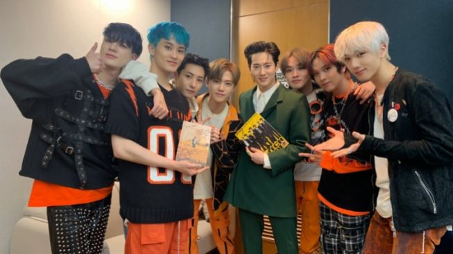 Comeback Bareng! Manisnya Interaksi Suho EXO dan NCT Dream di Backstage