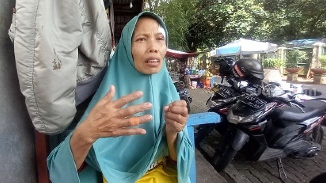 Dicegat Mau Salat Subuh hingga Pekik Takbir, Khamidah Tutupi Leher Pakai Sajadah saat Dibacoki Pelaku Misterius