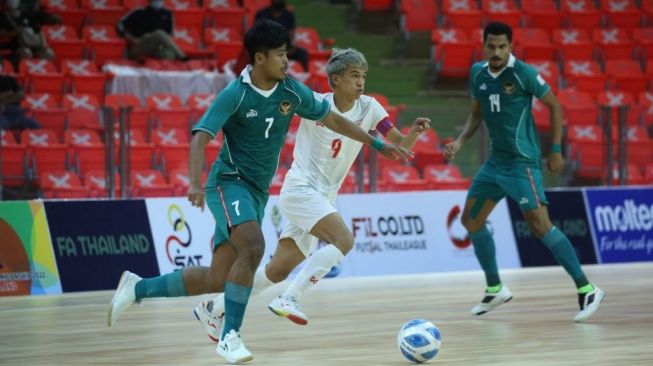 Timnas Futsal Indonesia menghadapi Myanmar. (the-mff.org)