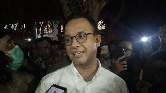  Gubernur DKI Jakarta Anies Baswedan seusai menjadi penceramah tarawih di Masjid Kampus UGM. (Rahmat Jiwandono / SuaraJogja.id]