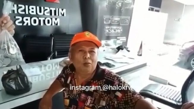 Haji Endang Pemilik Jembatan Penyeberangan di Karawang Beli Pajero Pakai Uang Koin (instagram/halokrw)