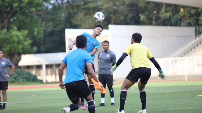 Latihan perdana Timnas Indonesia U-23 proyeksi SEA Games 2021 di Stadion Madya, Jakarta (dok. PSSI).