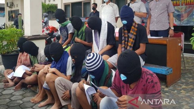 Kapok! Hendak Tawuran Sarung, 11 Remaja di Semarang Diciduk Polisi