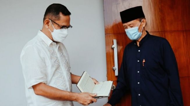 Bulan Ramadhan, Eka Hospital dan Buya Syafii Maarif Wakafkan Ribuan Alquran