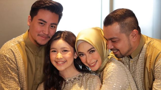 Sultan Djorghi, Annisa Trihapsari, Muhammad Rafi Akbar Putra Pangestu dan Aqueeni Aziz Djorghi. [Instagram]