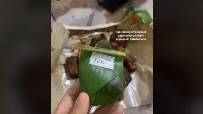 Niat Buka Puasa Pakai Nasi Kucing Malah Dapat "Nasi Tikus", Bungkus Dibuka Makin Bikin Ngakak