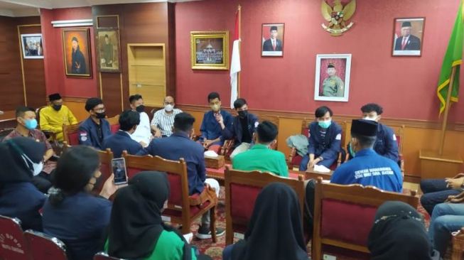 Aliansi Mahasiswa Kota Batam Datangi DPRD, Minta Legislatif Tolak Wacana Perpanjangan Jabatan Presiden Tiga Periode