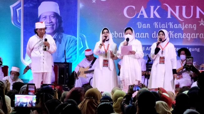 Hadiri Undangan Megawati, Cak Nun : Puan Lebih Dewasa dari yang Saya Sangka