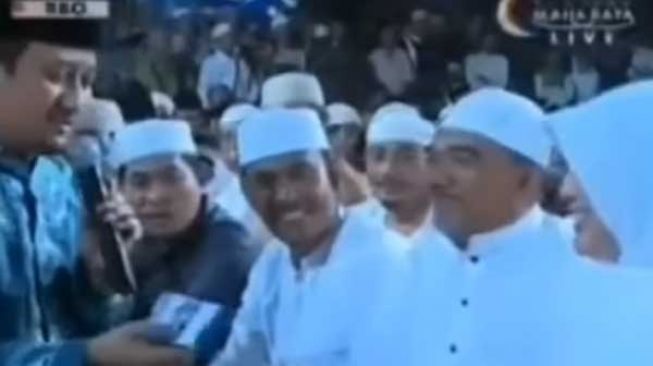 Tangkapan layar Ustaz Yusuf Mansur 'todong' pejabat di Riau untuk bersedekah. [Ist/Instagram]