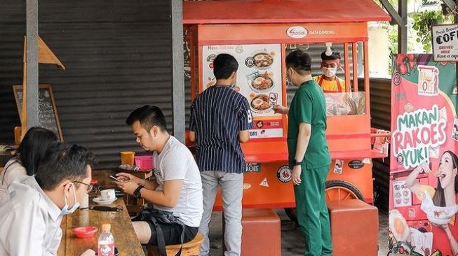 Warung Nasi Goreng Gisella Anastasia. (Instagram/rakoes.indonesia)