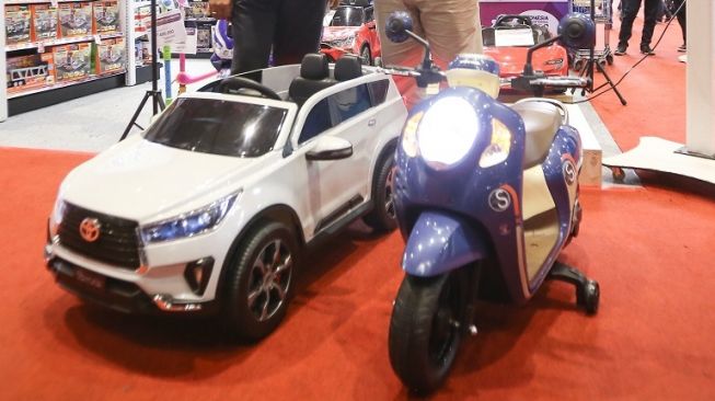 Berlisensi Resmi, PMB Toys Luncurkan Toyota Innova Venturer dan Honda Scoopy