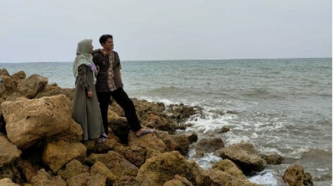 Pemandangan Indah di Pantai Slopeng Sumenep Madura Sungguh Menyihir Mata