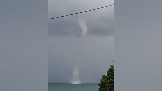 Viral Fenomena Pusaran Angin Terjadi di Danau Toba, Begini Penjelasan BMKG