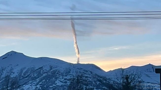 Penampakan awan misterius. [Facebook/Heather Isackson]