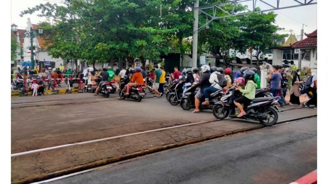 Viral Perlintasan Kereta Api Teteg Malioboro Dilintasi Motor Tanpa Dituntun, Begini Kata Dishub Kota Yogyakarta