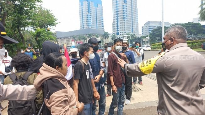 Kumpul di Dekat Istana Bawa Bendera Merah Putih, Polisi Tangkap Belasan ABG Diduga Pelajar: Kami Mau Unjuk Rasa!