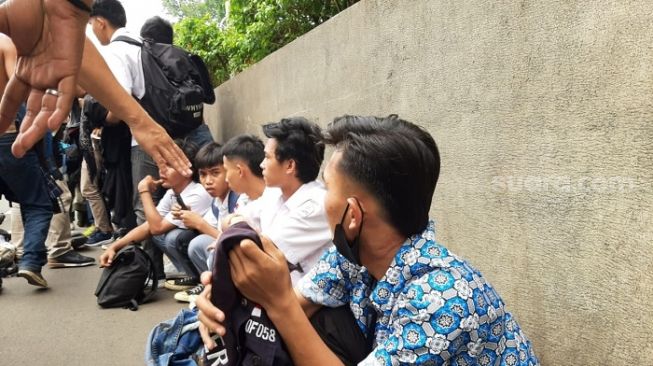 Sweeping Pelajar hingga Dicap Perusuh, Stigmatisasi Anarko Masih jadi Alat Polisi Halangi Pengunjuk Rasa