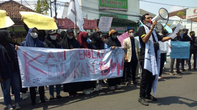 Mahasiswa Demo Kantor DPRD Jombang, Tolak Penundaan Pemilu 2024