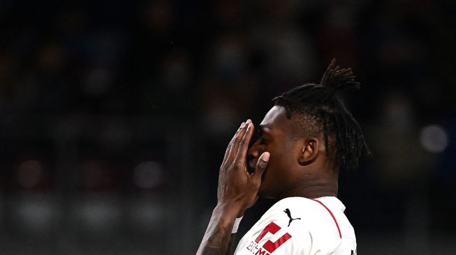 Striker AC Milan Rafael Leao bereaksi selama pertandingan sepak bola Serie A Italia antara Torino melawan AC Milan di Stadion Olimpiade di Turin, Senin (11/4) dini hari WIB. MARCO BERTORELLO / AFP
