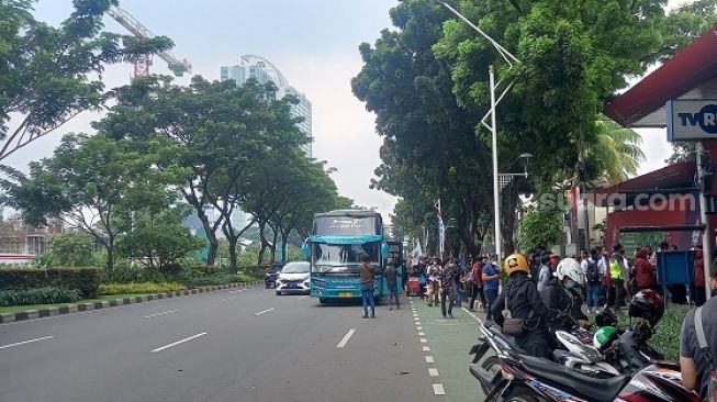 Menyemut di Gedung TVRI, Ratusan Mahasiswa Mulai Bergerak Geruduk DPR RI