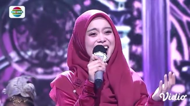 Potret Lesti Kejora Jadi Host Kompetisi Tausiah. (YouTube/Indosiar)