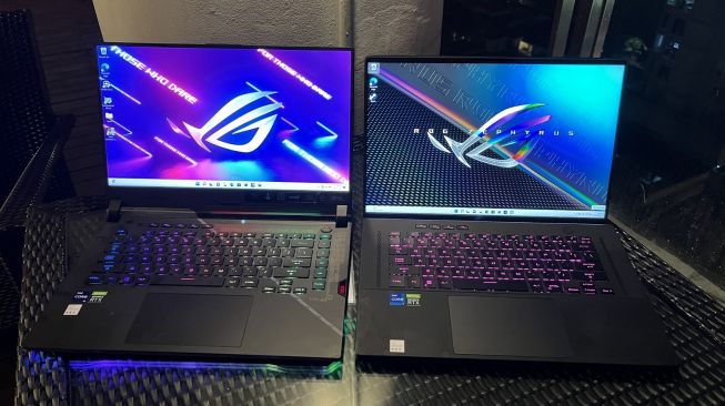 Asus bakal meluncurkan tiga laptop gaming dengan prosesor Intel Core Generasi ke-12 di Indonesia pada Selasa (12/4/2022). Ketiga laptop gaming ROG terbaru itu adalah Asus ROG Strix SCAR 15/17, Asus ROG Zephyrus M16, serta laptop sekaligus tablet gaming Asus ROG Flow Z13. [Suara.com/Dicky Prastya]