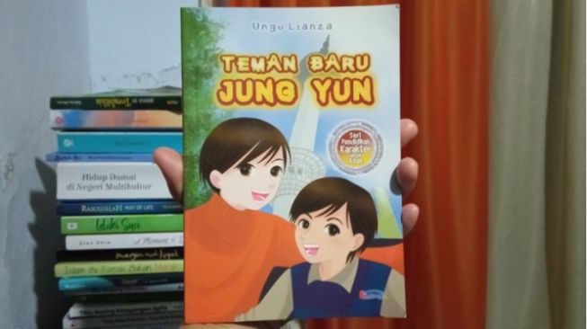 Ulasan Buku Teman Baru Jung Yun, Karena Tersenyum Itu Termasuk Ibadah