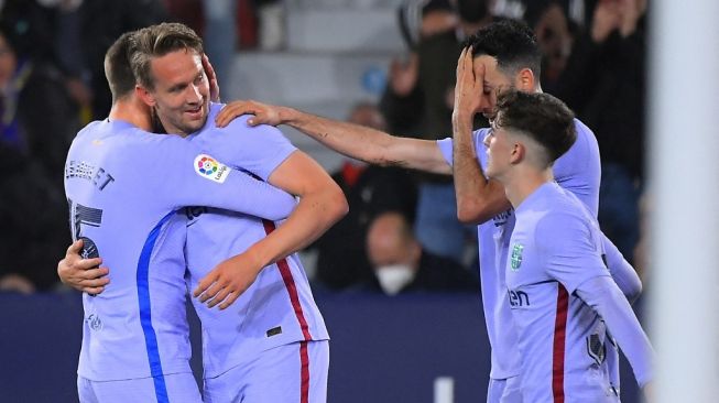 Striker Barcelona mencetak gol di pengujung laga memastikan Blaugrana menang 3-2 di kandang Levante. (Foto: AFP)