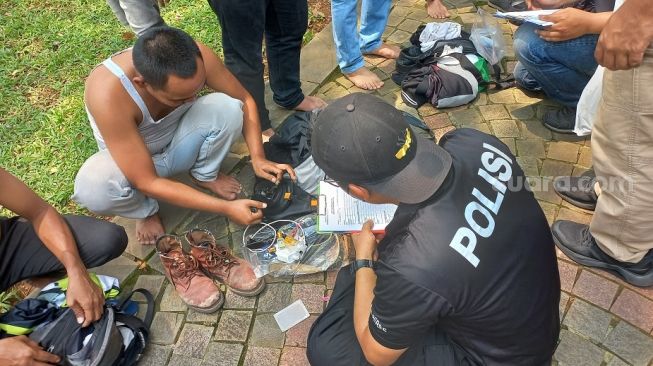 Polisi Tangkap Puluhan Orang di Patung Kuda Jelang Demo Mahasiswa 11 April, Barang Pribadi Digeledah