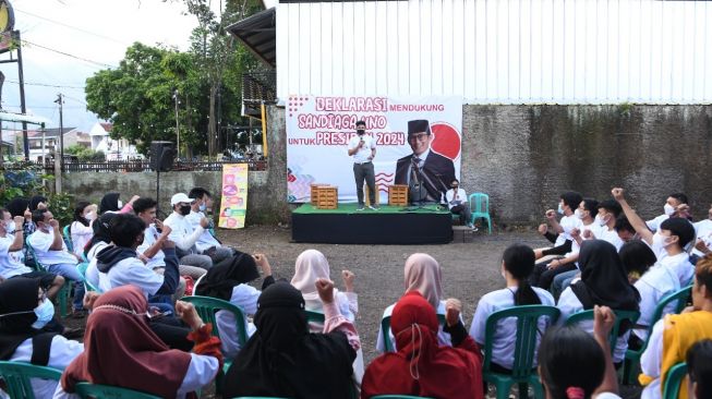 Berharap Bisa Atasi Masalah Pengangguran, Sandiaga Uno Dapat Dukungan dari Milenial di Garut