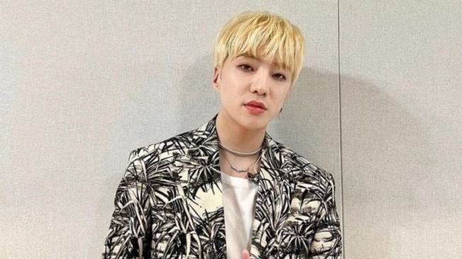 Kang Seung Yoon WINNER positif COVID-19