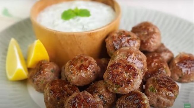 Resep Bakso Daging dengan Saus Cocol Tzatziki Khas Eropa, Dijamin Enak!