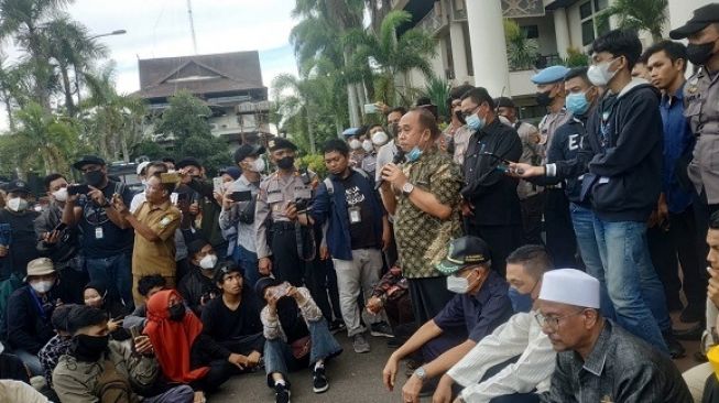 Di Hadapan Massa Aksi Demo 11 April, Suriansyah: Perpanjangan Masa Jabatan Presiden untuk Tiga Periode Inkonstitusional