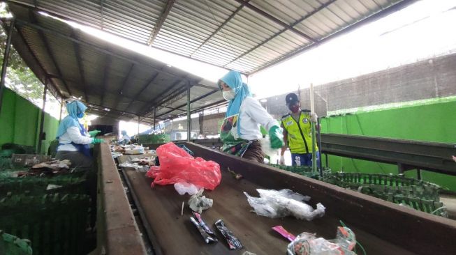 TPS3R Banyuwangi Ekspor 6 Ton Sampah ke Austria