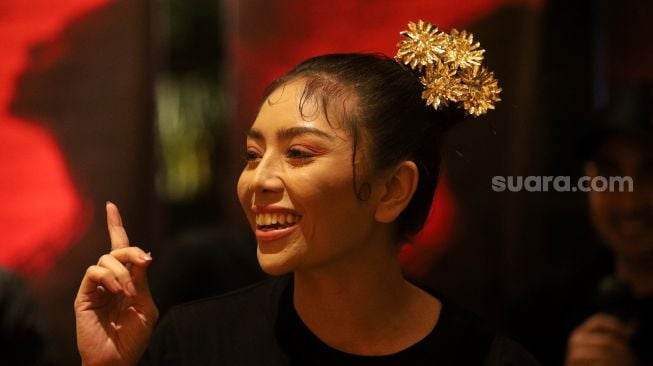 Pemeran film Tutugei Ismi Melinda ditemui saat gala premier film terbarunya di Epicentrum Walk, Jakarta, Selasa (12/4/2022). [Suara.com/Angga Budhiyanto]