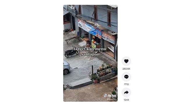 Beli takjil in the sky sesungguhnya. [TikTok] 