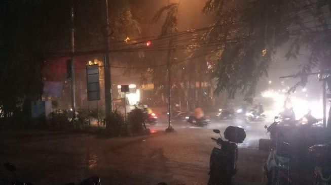 Prakiraan Cuaca Kaltim 23 November 2022, Hujan Lebat Disertai Petir di Pagi Sampai Malam Hari