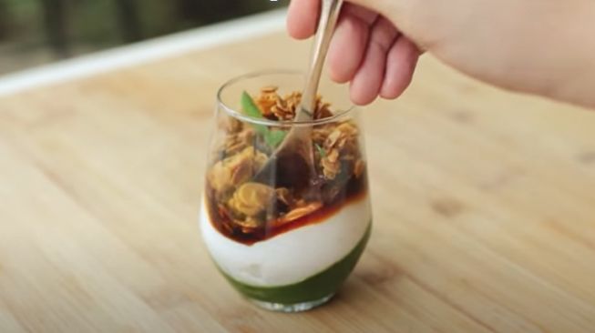 Cocok Jadi Menu Takjil, Ini Resep Bubur Sumsum Jelly Pandan Oat ala Chef Devina Hermawan