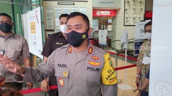 Pendarahan Otak Akibat Dikeroyok Massa, Kapolda Metro Jenguk Ade Armando di RS Siloam Semanggi