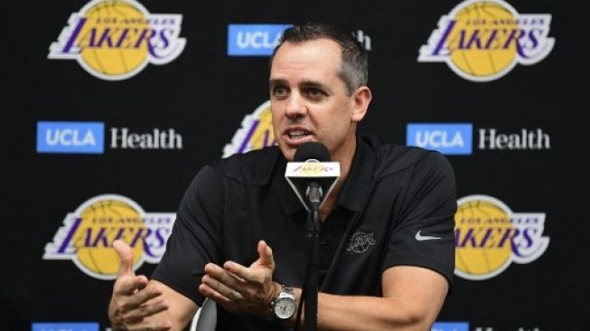 Frank Vogel saat melatih Los Angels Lakers. FREDERIC J. BROWN / AFP