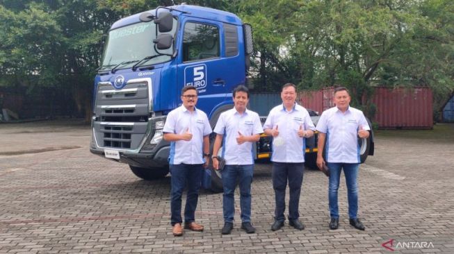 Board management Astra UD Trucks dalam peluncuran Quester Euro 5 (ANTARA/Arnidhya Nur Zhafira)